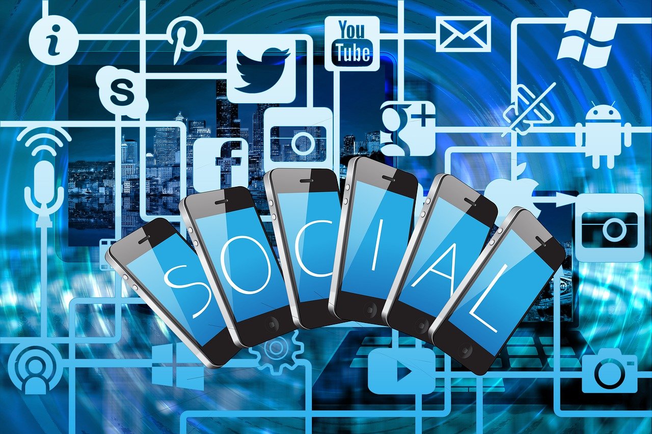 Comment tirer parti des réseaux sociaux pour développer son activité ?